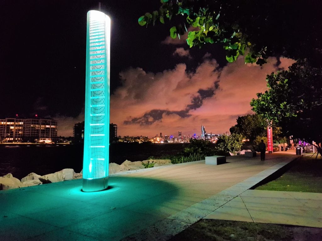 Cosa vedere a Miami South Pointe Park di sera 1