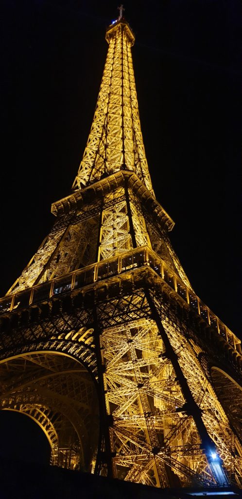 Meglio salire sulla Torre Eiffel di giorno o di sera 1 scaled