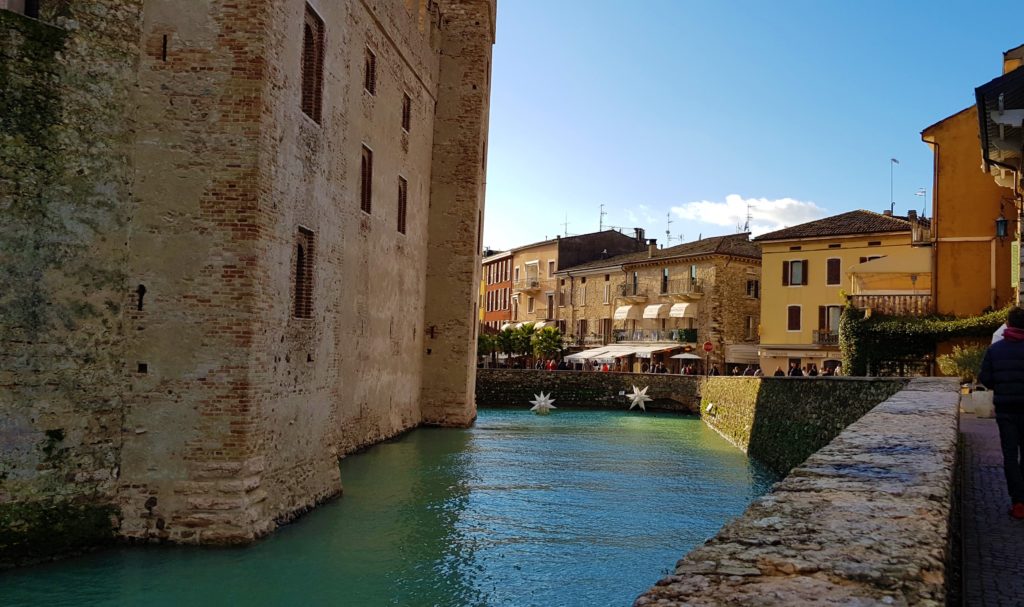 Sirmione Lago di Garda cosa fare dinverno CASTELLO DIETRO scaled