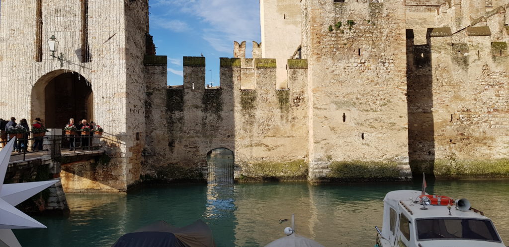 Sirmione Lago di Garda cosa fare dinverno castello scaled