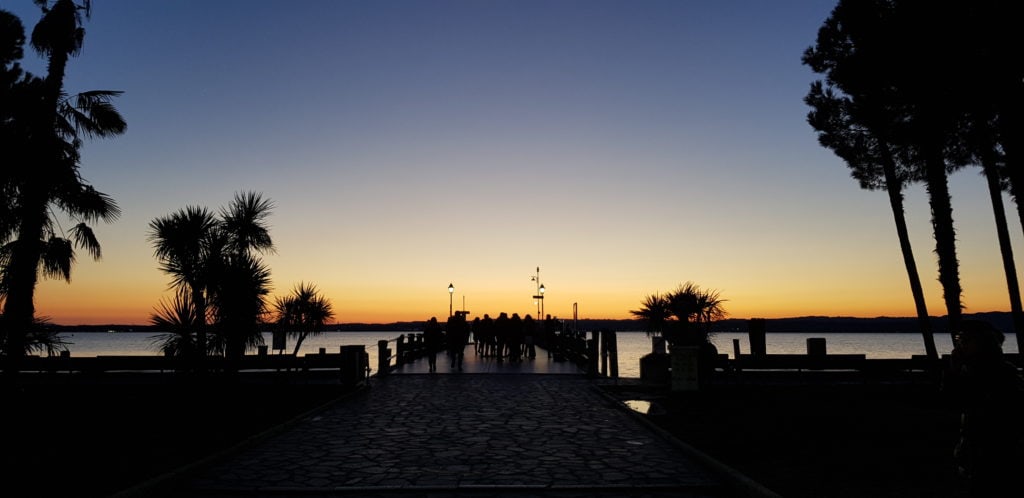 Sirmione Lago di Garda cosa fare dinverno tramonto scaled