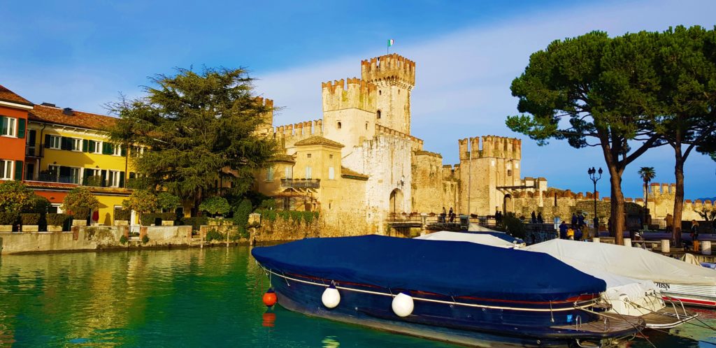 Sirmione lago di garda in inverno scaled