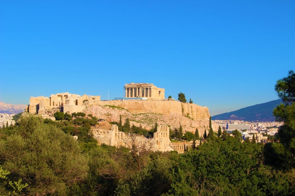 Acropoli di atene grecia tripilare scaled