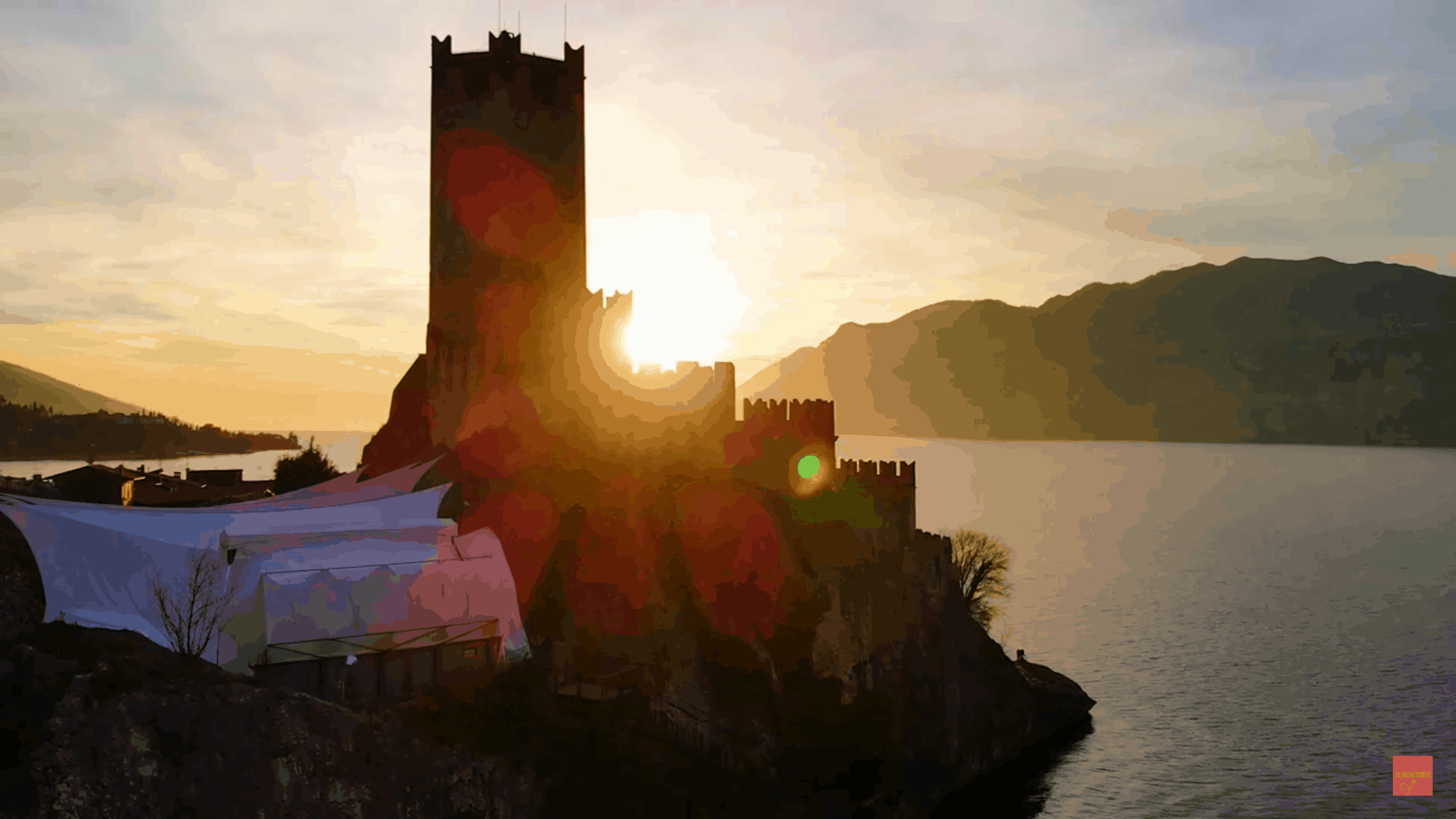 Malcesine Lago di Garda d'inverno: la spiaggia ed il castello.