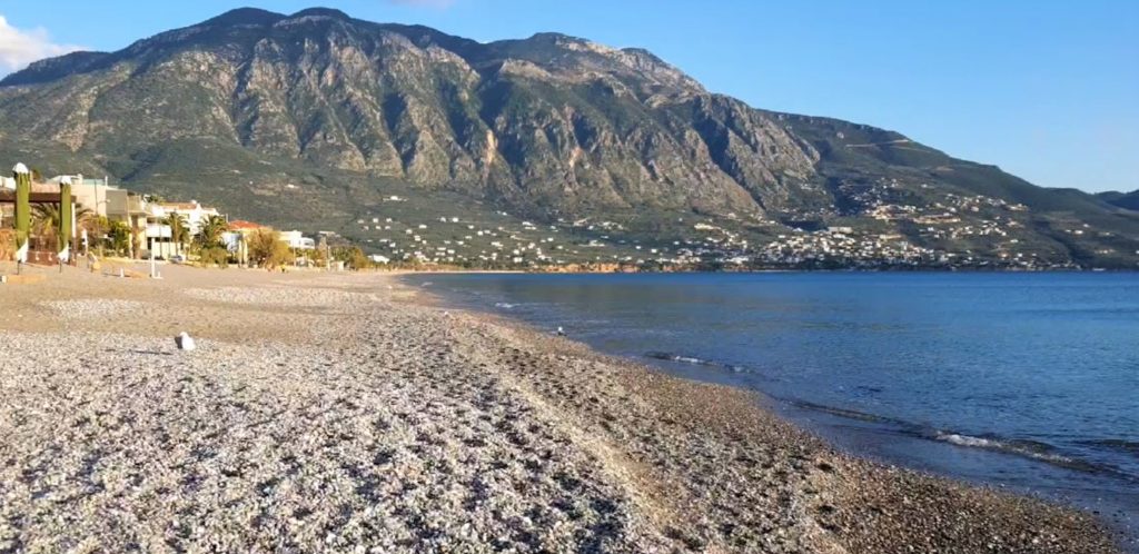 Spiagge Kalamata la spiaggia e la passeggiata scaled