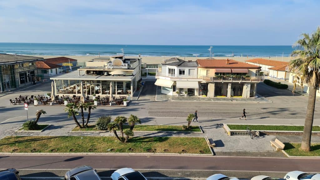 Viareggio cosa vedere Spiaggia Viareggio 25 scaled