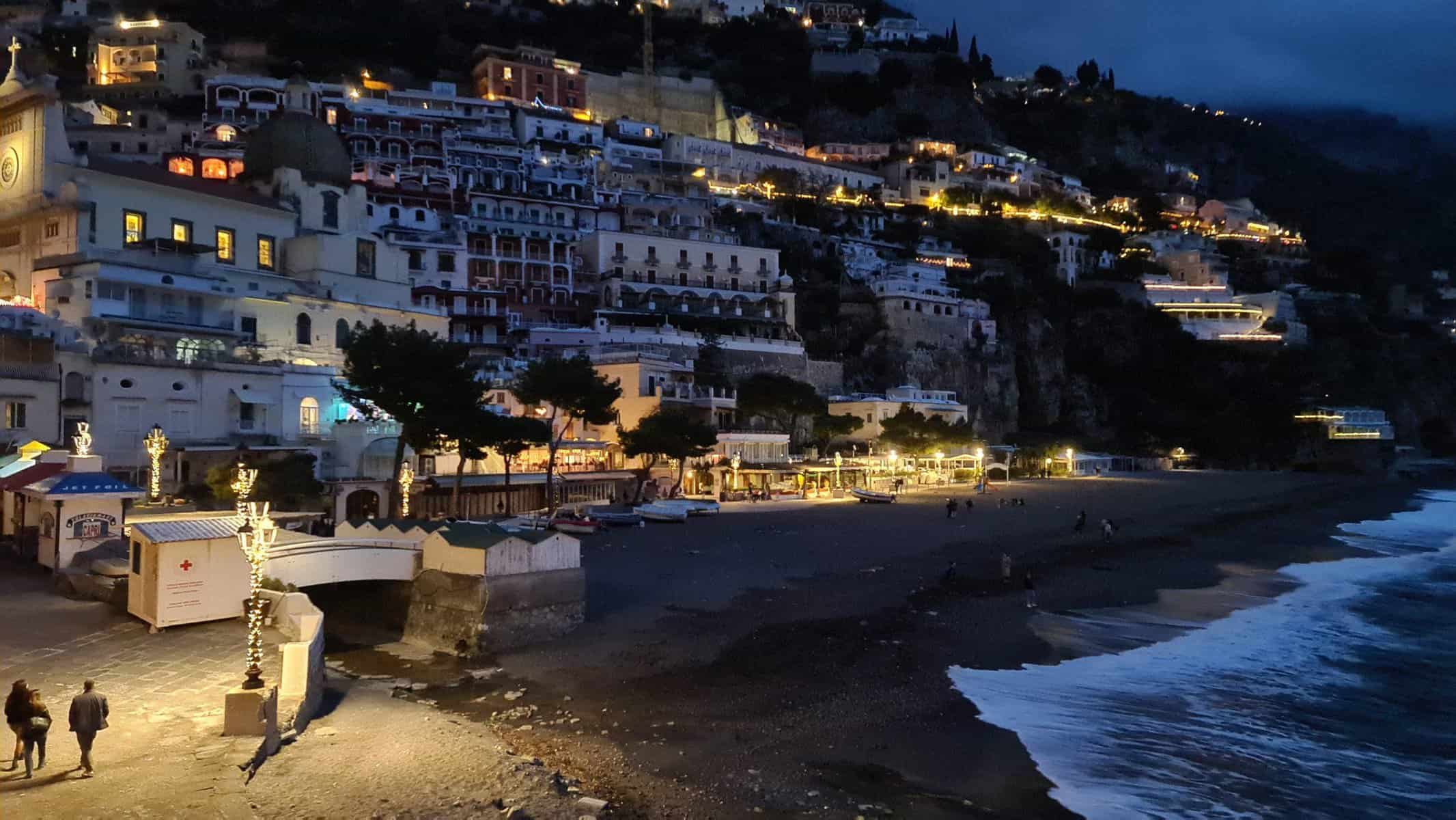 Costiera amalfitana Positano di sera in inverno tripilare 15 scaled