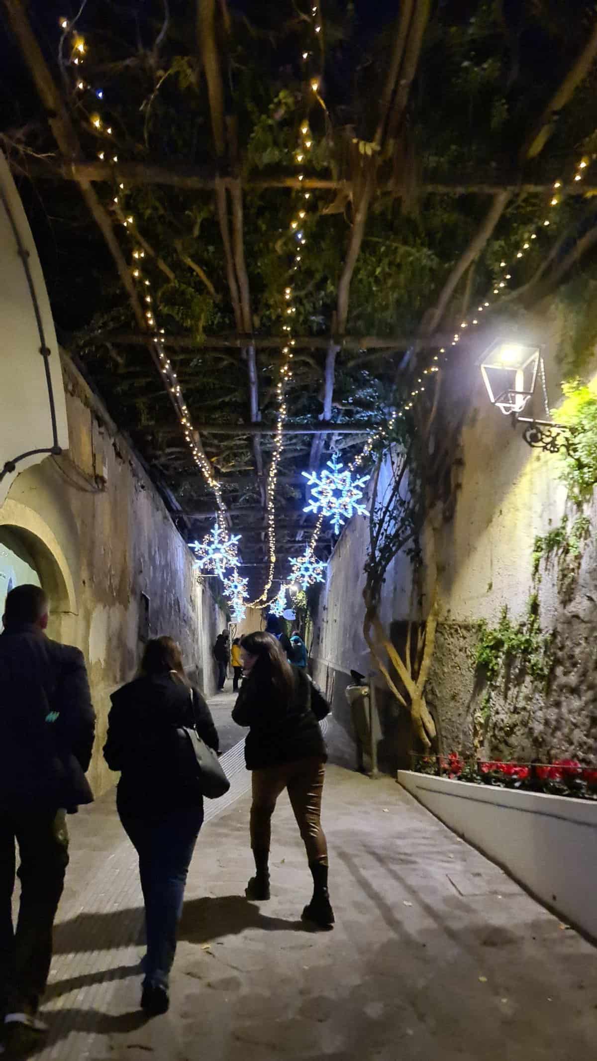 Costiera amalfitana Positano di sera in inverno tripilare 20 scaled