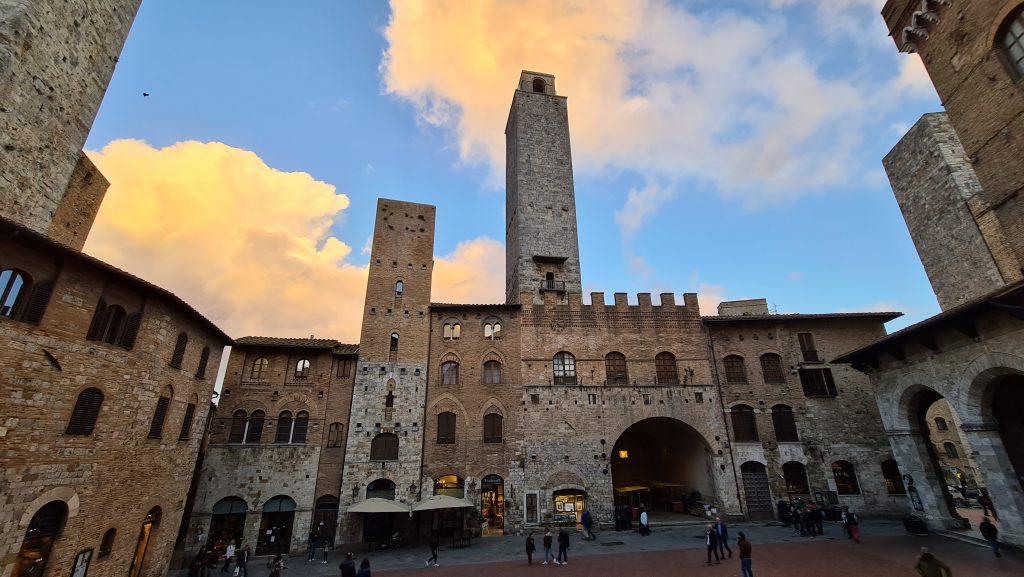 cosa vedere a san gimignano Via Centrale e piazze tripilare 8