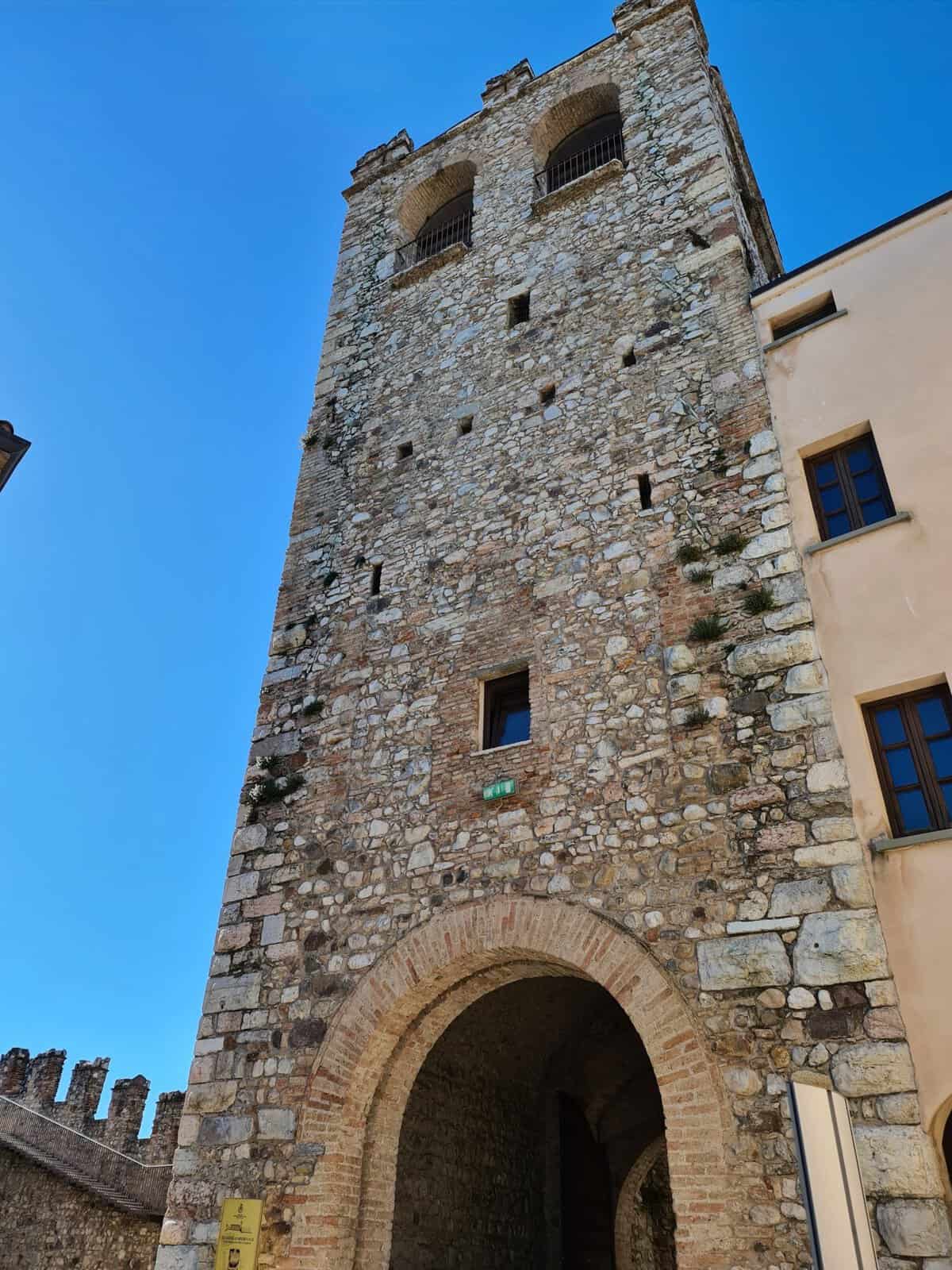 Castello di Desenzano sul Garda cosa vedere tripilare 48 1