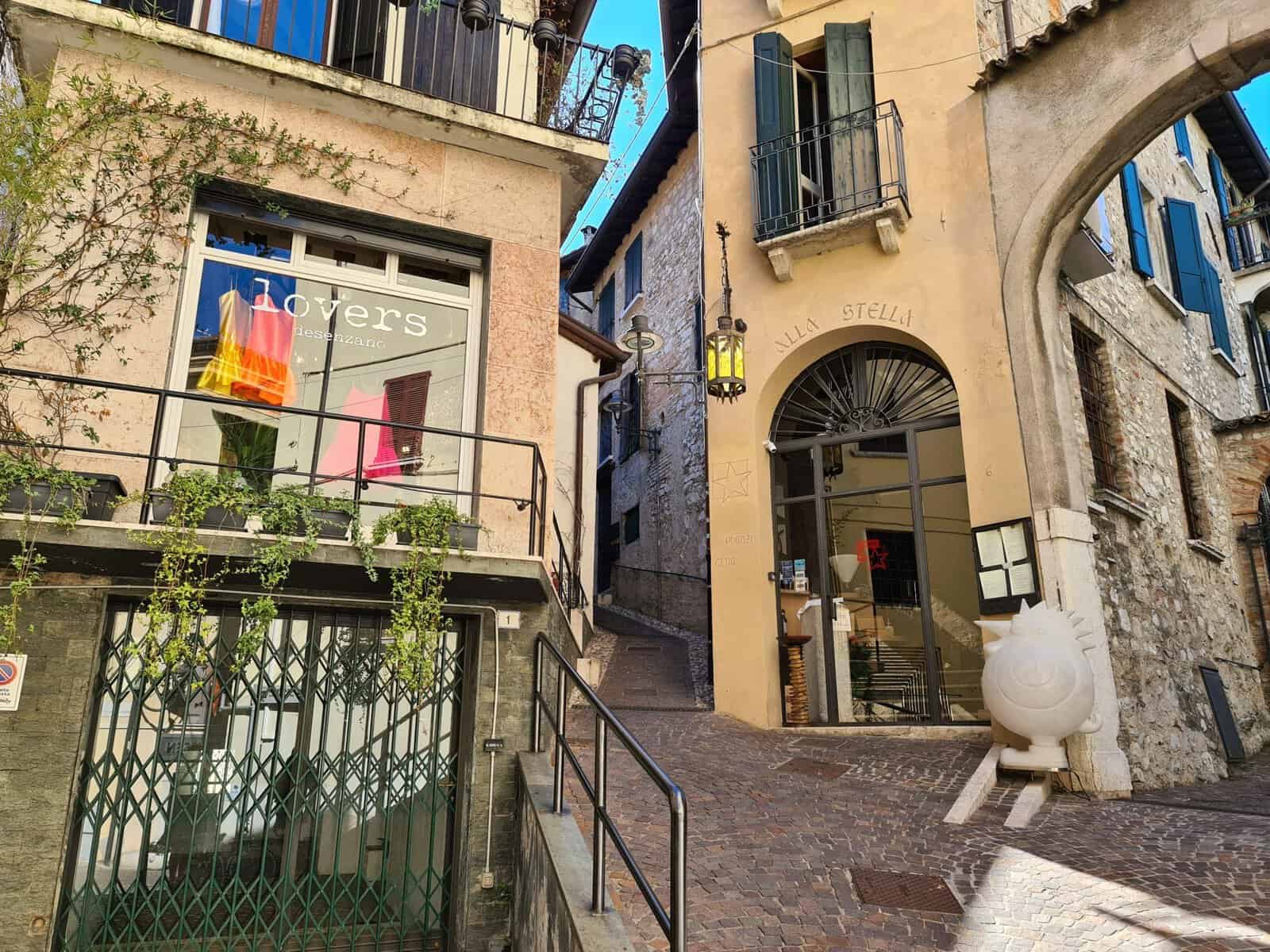 Lago di Garda Desenzano sul Garda cosa vedere tripilare 1