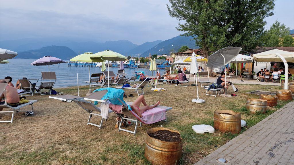 Spiaggia iseo Lago dIseo Italy tripilare 2