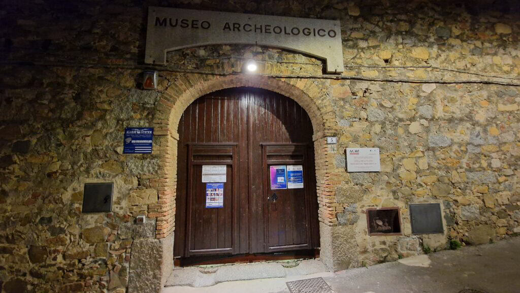 Villasimius di Sera: Guida Definitiva al Centro (Aperitivi e Locali) 🥂 5 Museo Archeologico di Villasimius di sera chiuso orari e informazioni