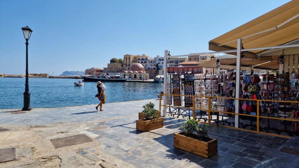 Creta Cosa Vedere: La Tua Guida Completa alle Attività Imperdibili sull'Isola 1 Antico porto veneziano negozi ed ex Moschea di Kucuk Hassan Chania Creta cosa vedere