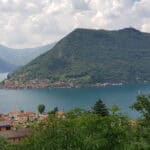 Lago d'Iseo: vista panoramica di Sulzano con Monte Isola sullo sfondo.