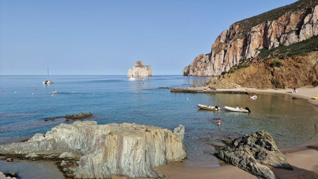 Spiaggia di Masua Sardegna Una splendida piscina naturale e meravigliose cose da vedere