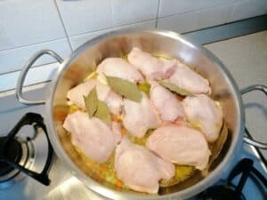 1.5 Preparazione pollo alla cacciatora ricetta originale aggiunta alloro