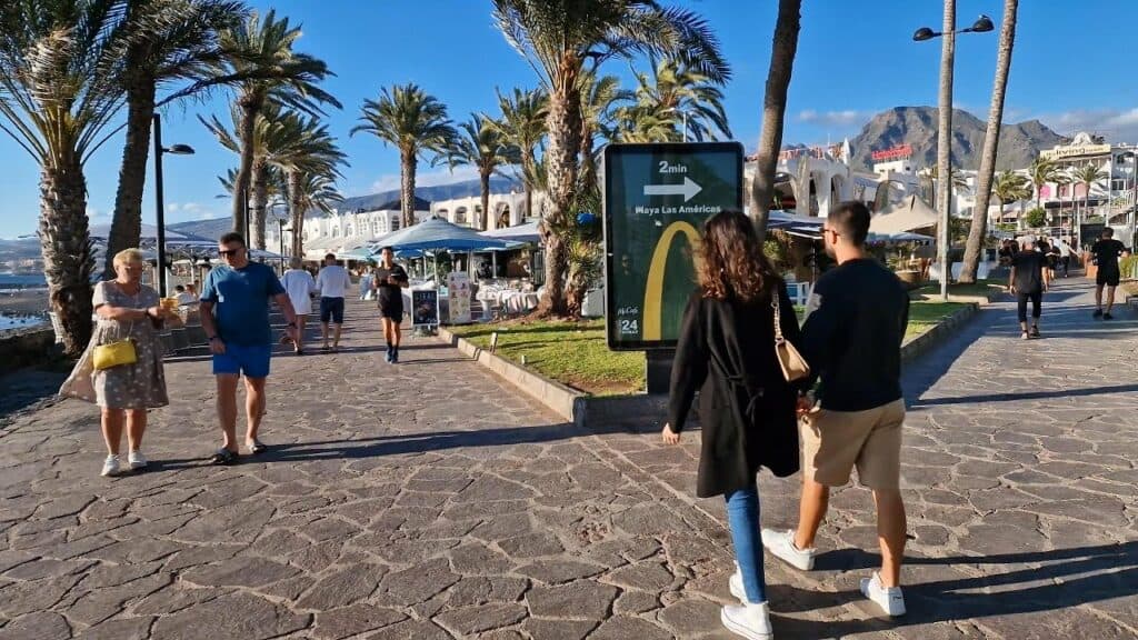 Tenerife vita notturna: Un Viaggio di Luci, Suoni e Magia 2 Miniatura video: 🇪🇸 🏝 🌃 Which part of Tenerife is best for nightlife?