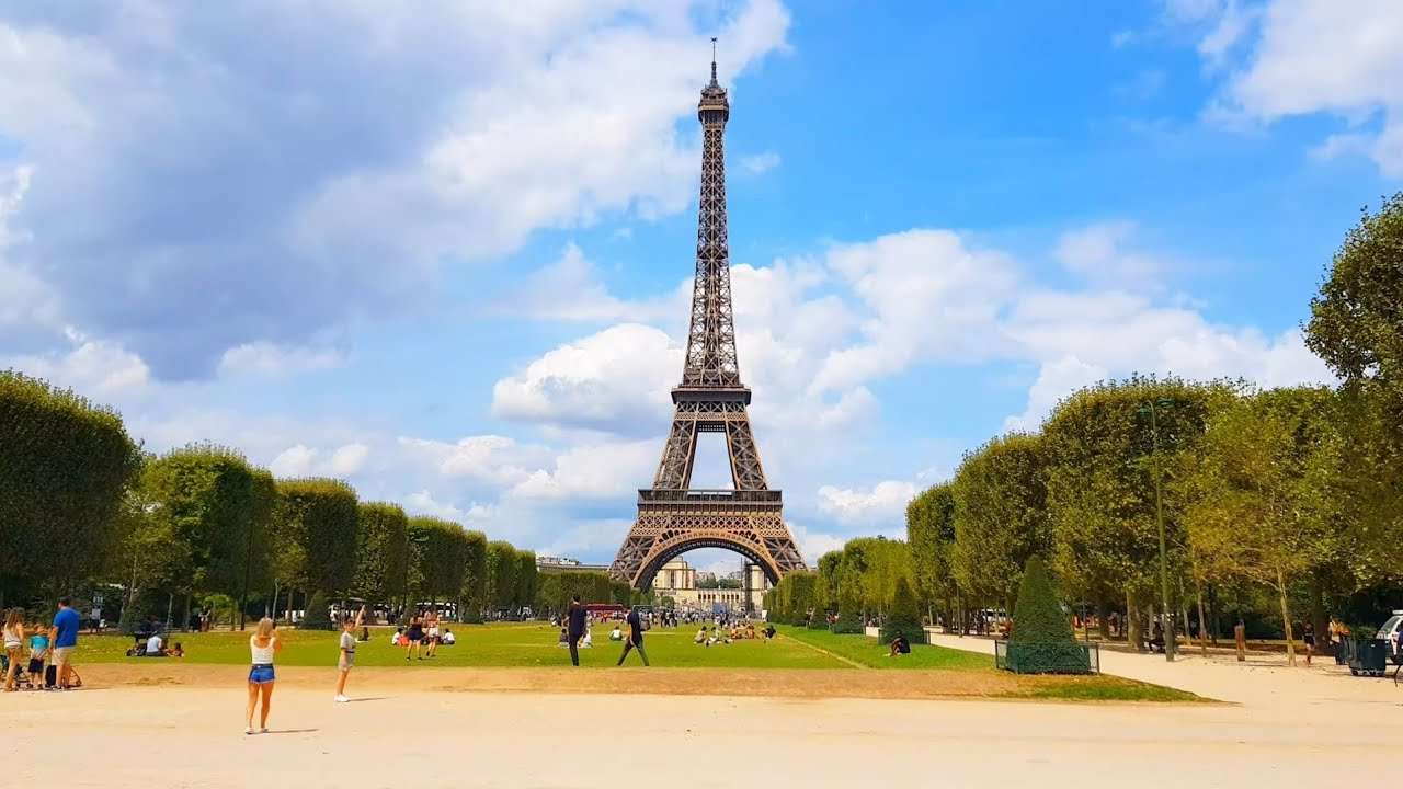 Meglio salire sulla Torre Eiffel di giorno o di sera?