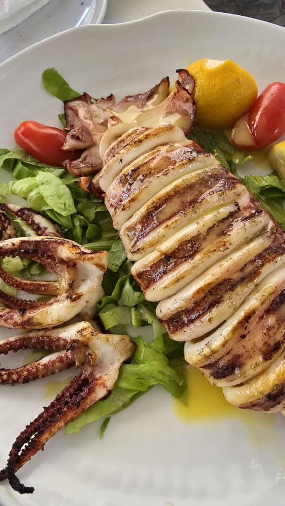 Calamari grigliati Mykonos Kavos Fish Tavern