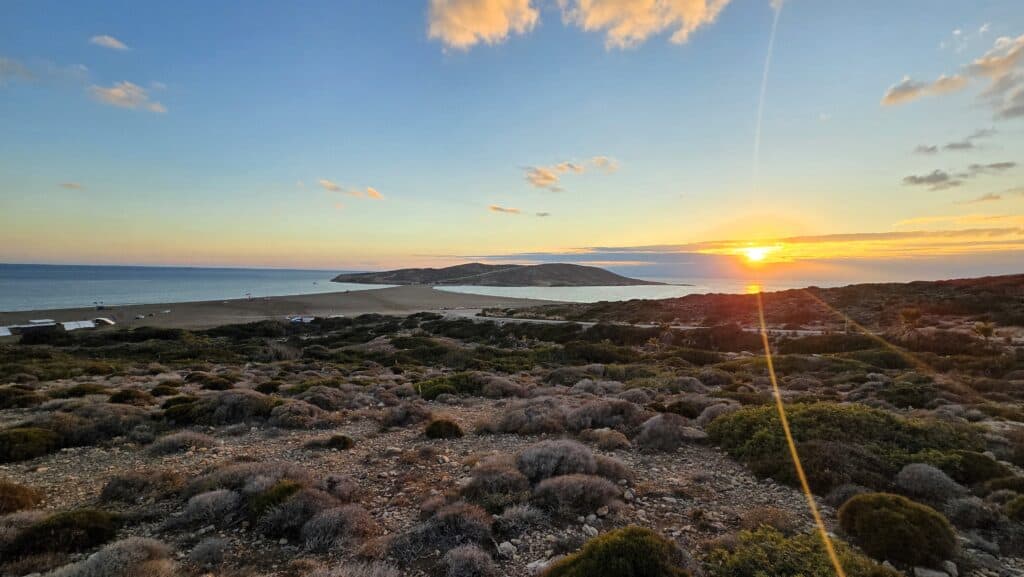 Tramonto Prasonisi Rodi 6 ottobre 2025: punto panoramico con vista sui due mari e sulla spiaggia.