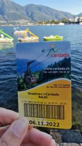 Immagine del vecchio biglietto della funivia Cardada che mostra il costo di 28 CHF come esempio di prezzi svizzeri.