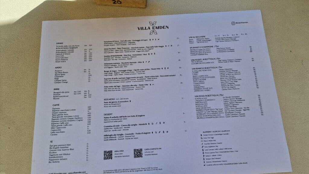 Menù del 2022 del bar/ristorante sull'Isola di Brissago, usato come esempio per i costi elevati della ristorazione in Svizzera.