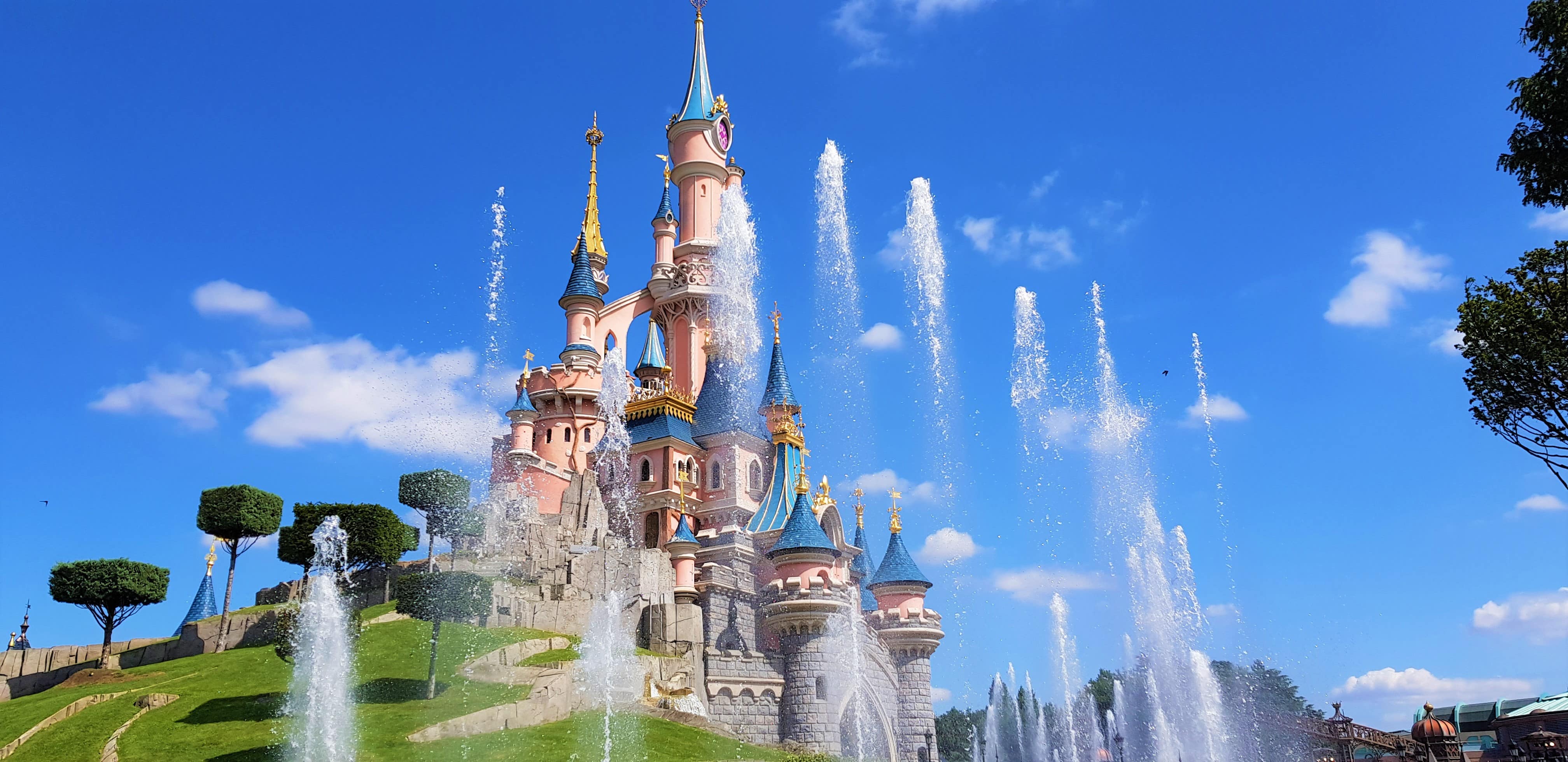 Read more about the article Disneyland Paris castle shows