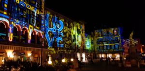 Read more about the article Lovere Lake Iseo: Lights projected on the walls of the houses