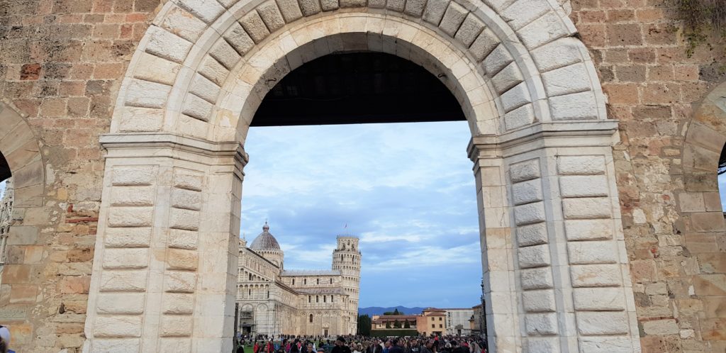 day trips from florence pisa piazza dei miracoli scaled