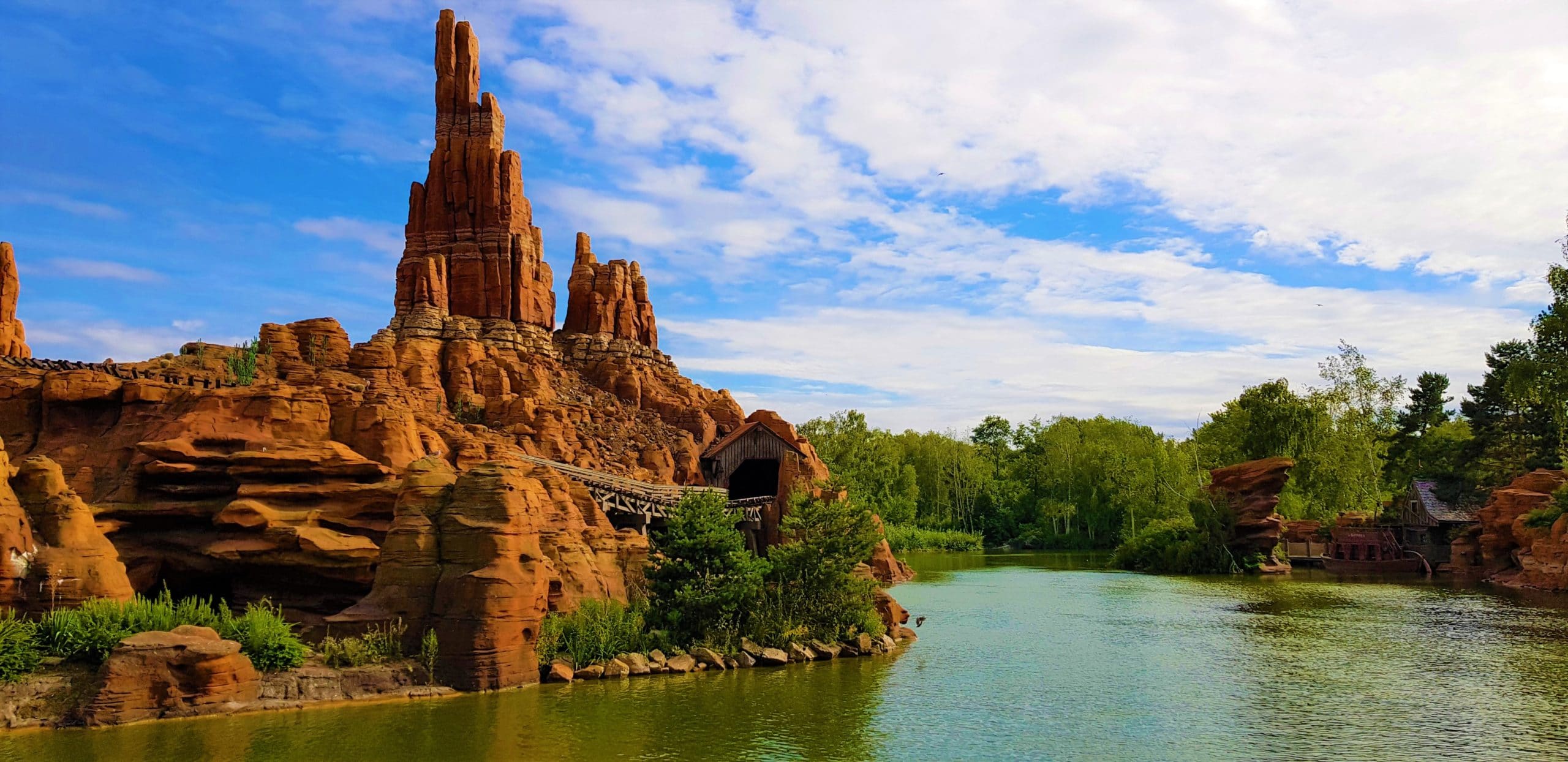 Read more about the article Disneyland Paris Rides: What are the 7 most popular rides?