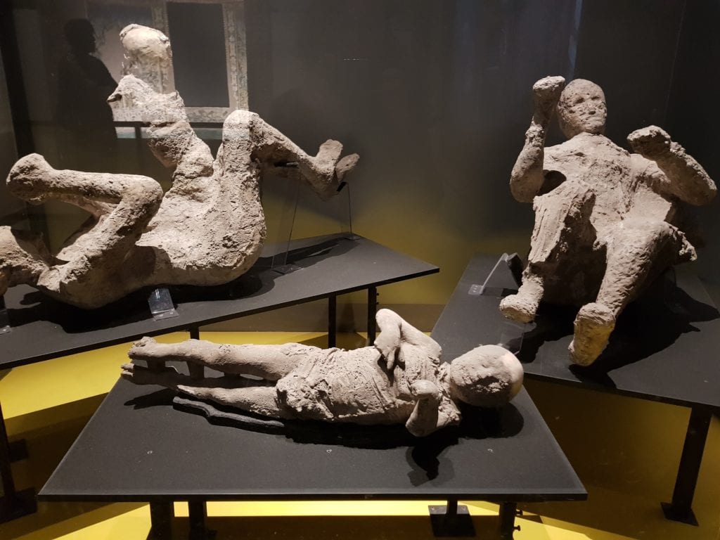 italy pompeii ruins bodies 6 scaled