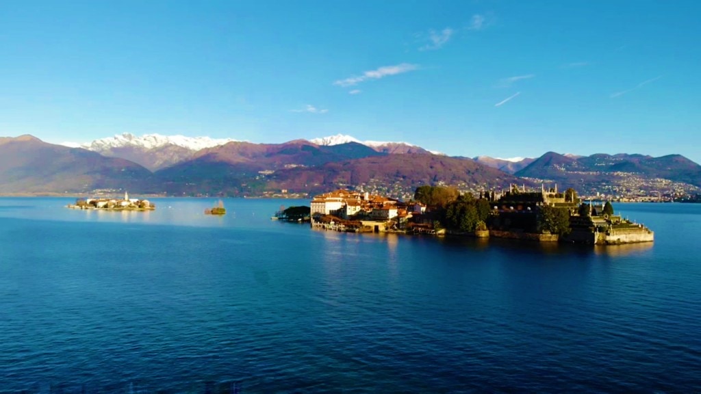 Lake Maggiore Stresa Isola Bella and Pescatori in winter tripilare