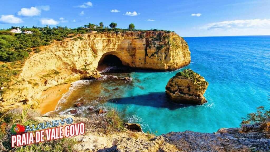 Marvel at this Algarve beach in winter: Praia de Vale Covo (in January)