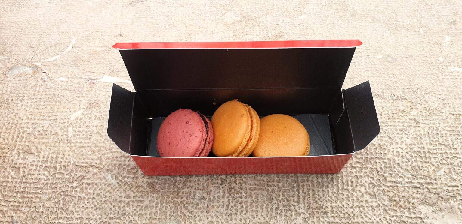 paris macarons box montmartre