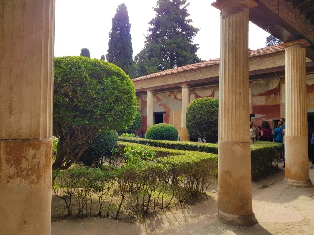 How long should I spend in Pompeii? 1 amazing day? 2 How long should I spend in Pompeii