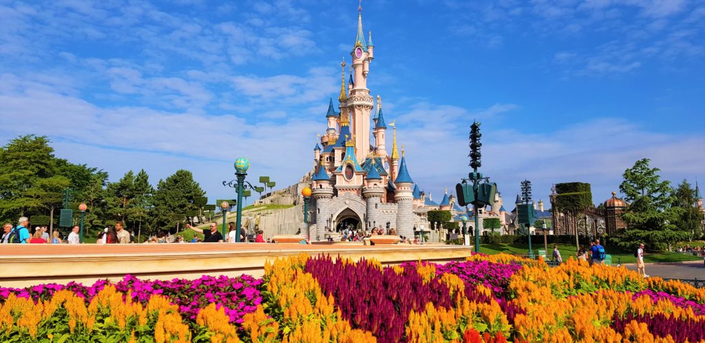 Disneyland Paris in one day? 2 parks in 1 day? Impossible? 6 Disney Castle Paris scaled