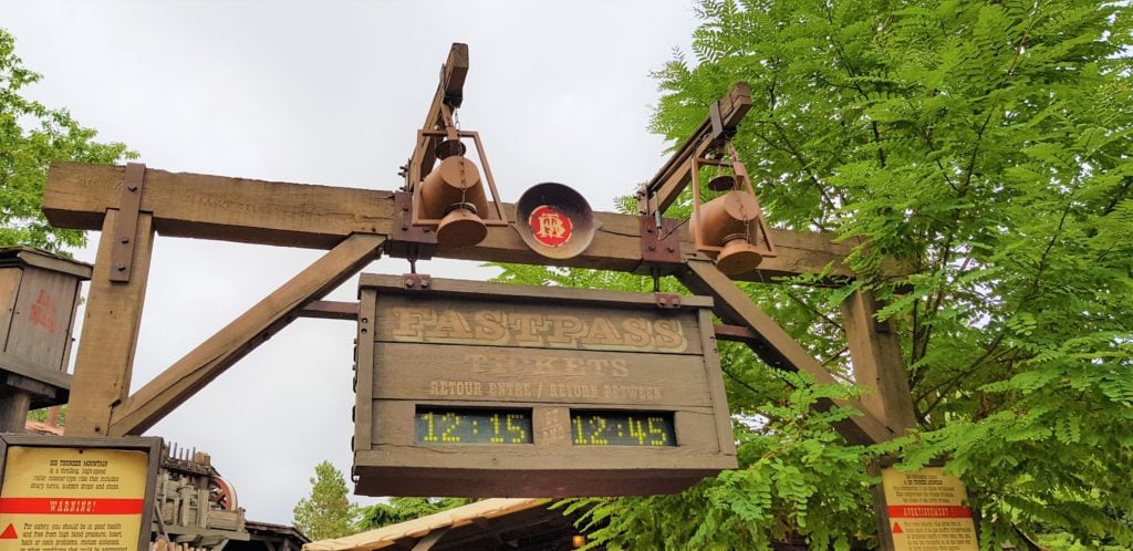 How do you get 1 Disneyland Paris Fastpass? Is it free? 1 disneyland paris fastpass scaled