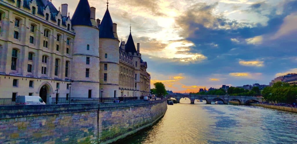 Sunset Paris: the beautiful and romantic city 1 sunset paris scaled