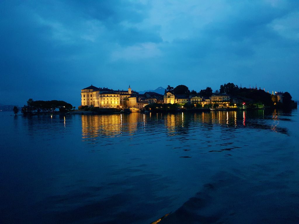 isola bella illuminata