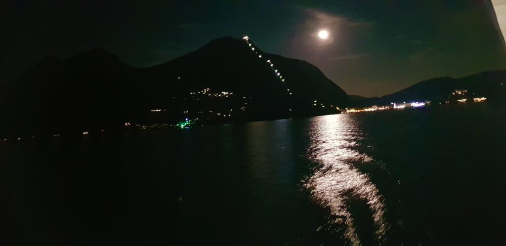 luna riflessa lago maggiore sasso del ferro