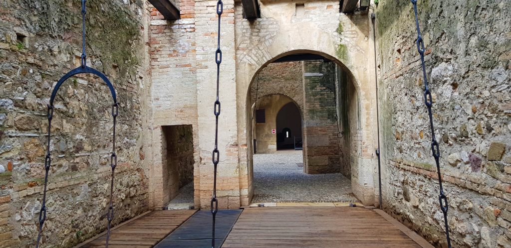 ponte levatoio castello di sirmione