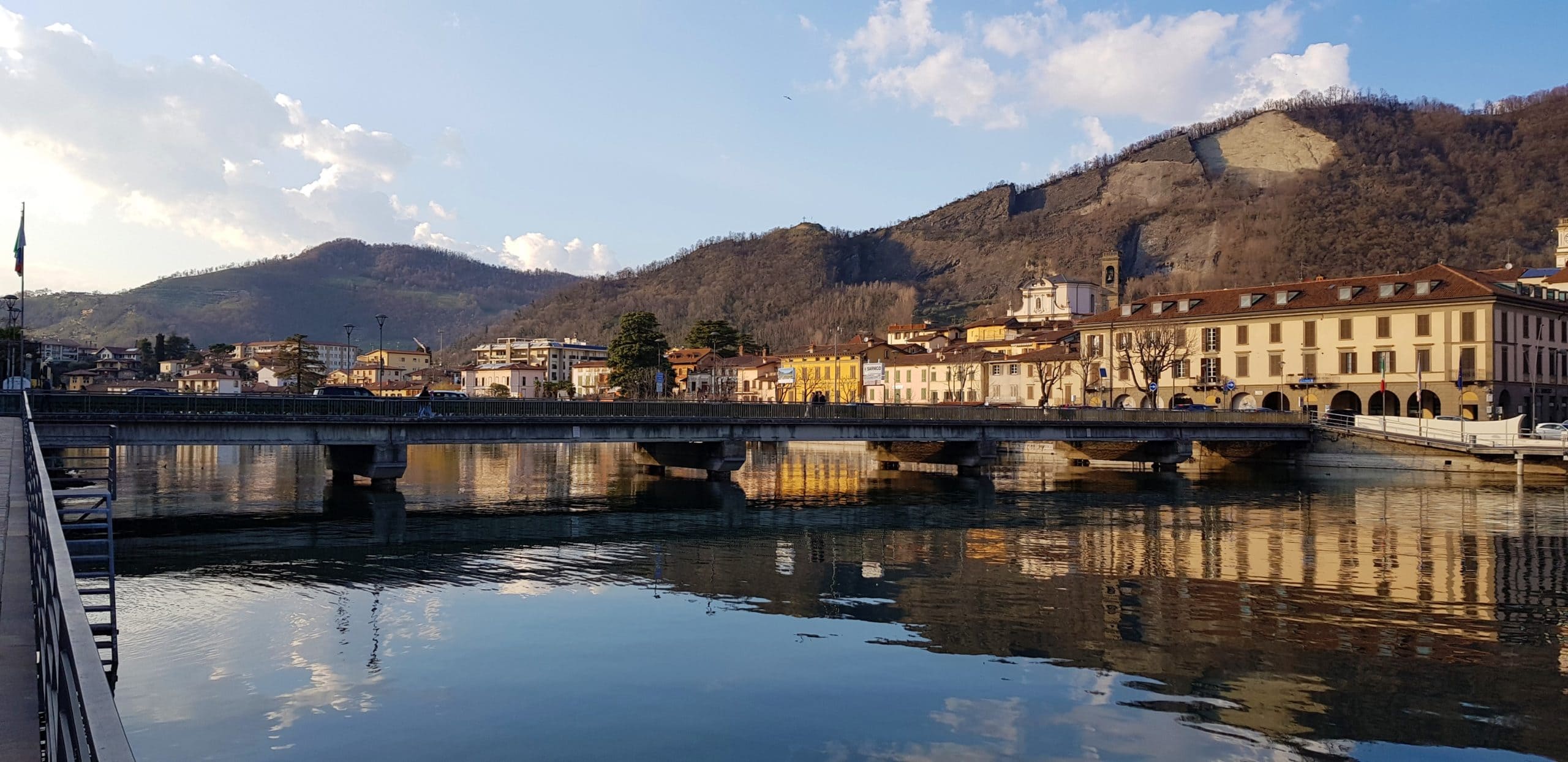 ponte lungolago sarnico