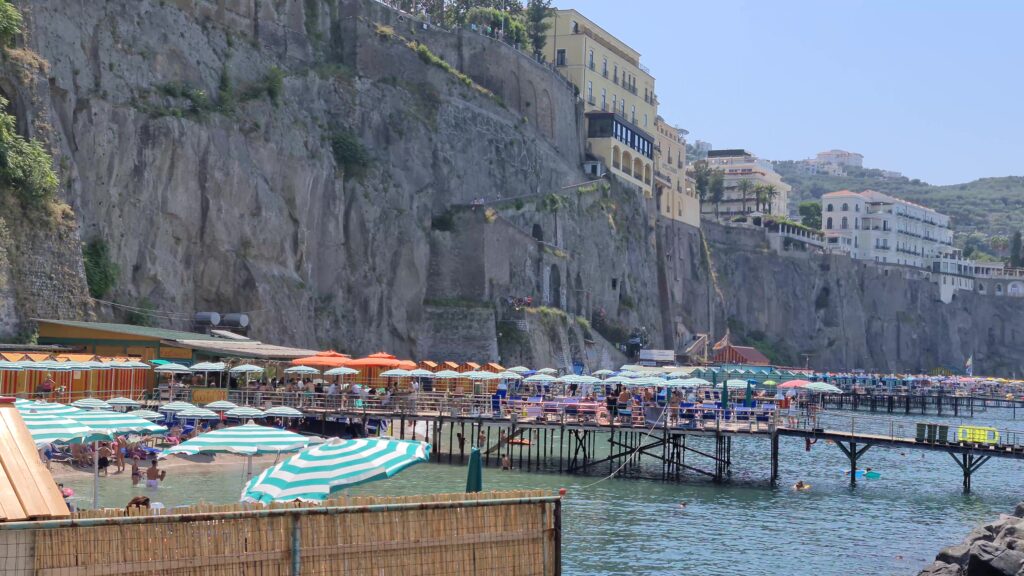 Cosa vedere a Sorrento. Sorrento Spiagge Costiera scaled