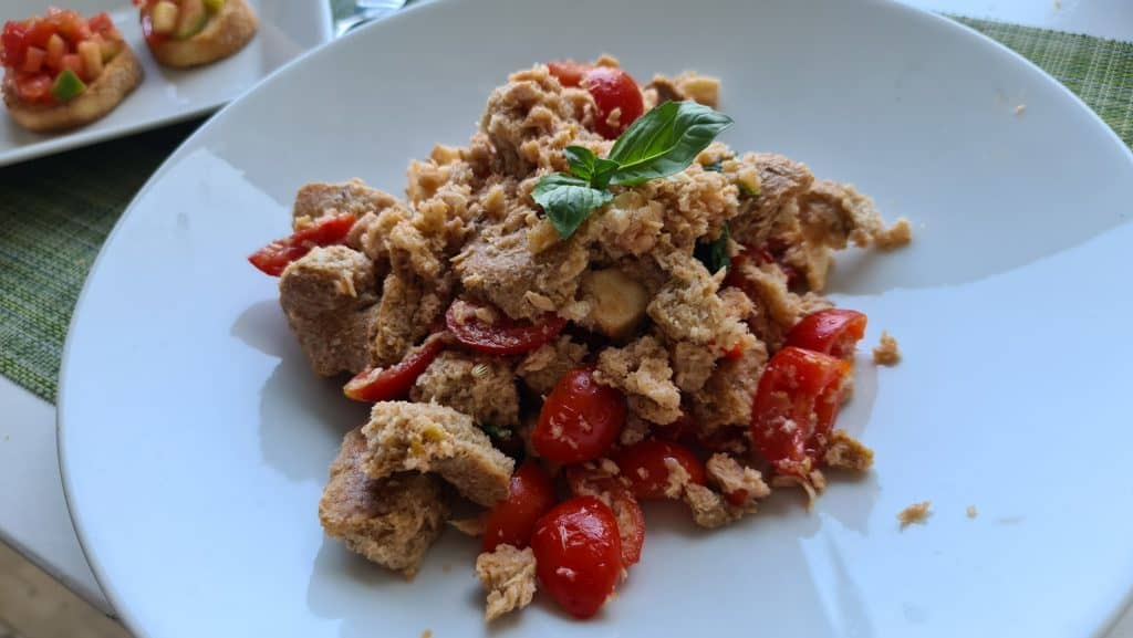 cosa vedere a sorrento spiaggia pranzo in riva al mare bagni salvatore 2 scaled