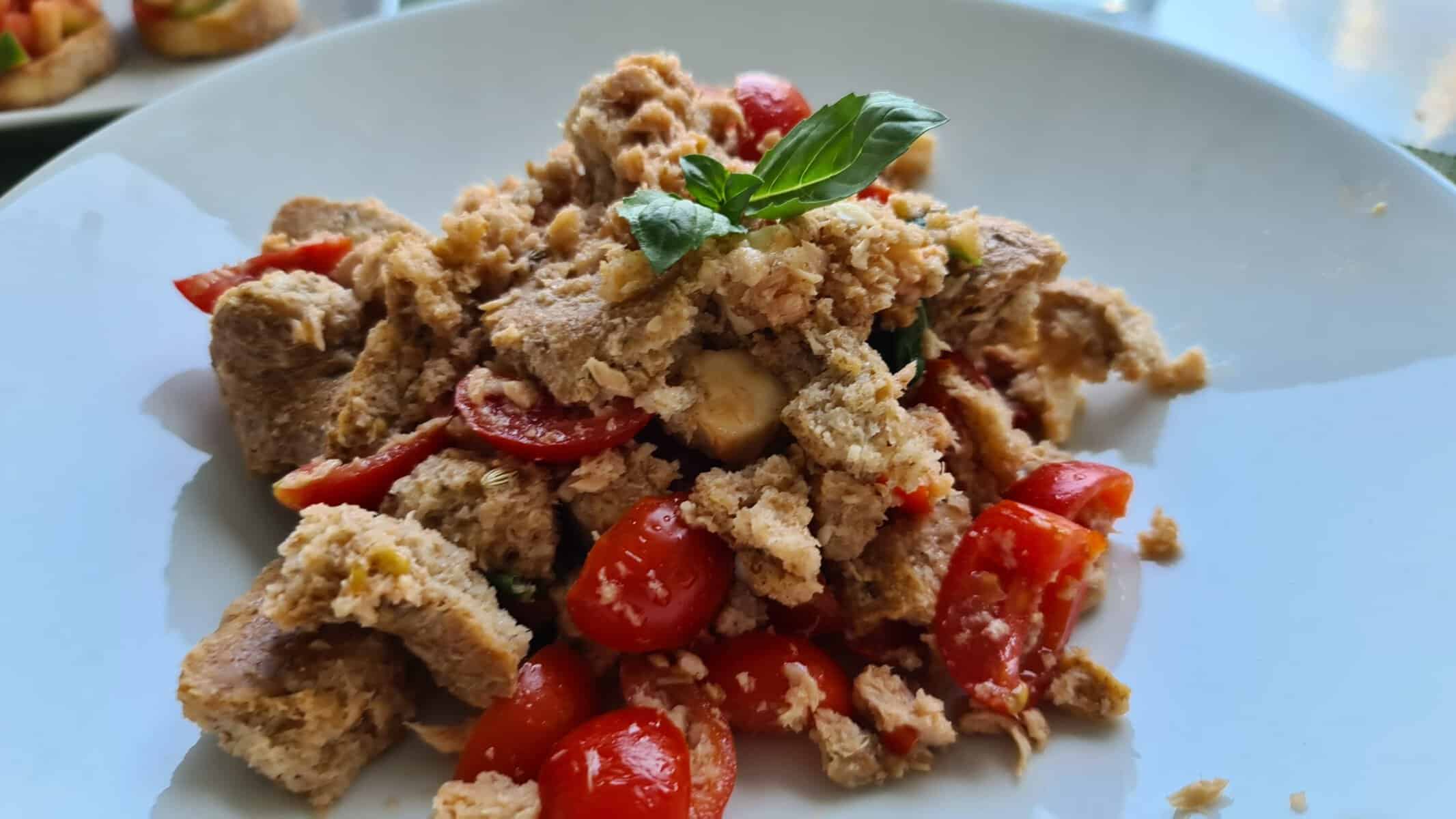 cosa vedere a sorrento spiaggia pranzo in riva al mare bagni salvatore scaled