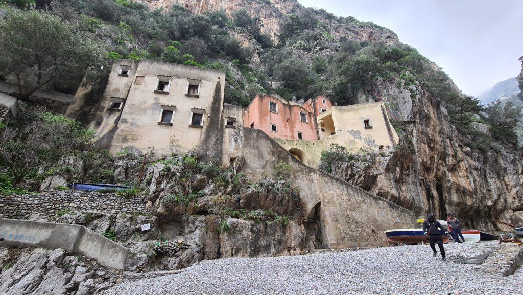 Spiaggia Fiordo di Furore in inverno Costiera Amalfitana tripilare 16