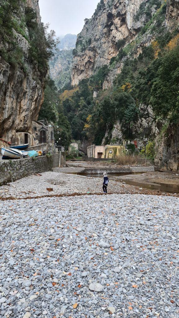 Spiaggia Fiordo di Furore in inverno Costiera Amalfitana tripilare 17