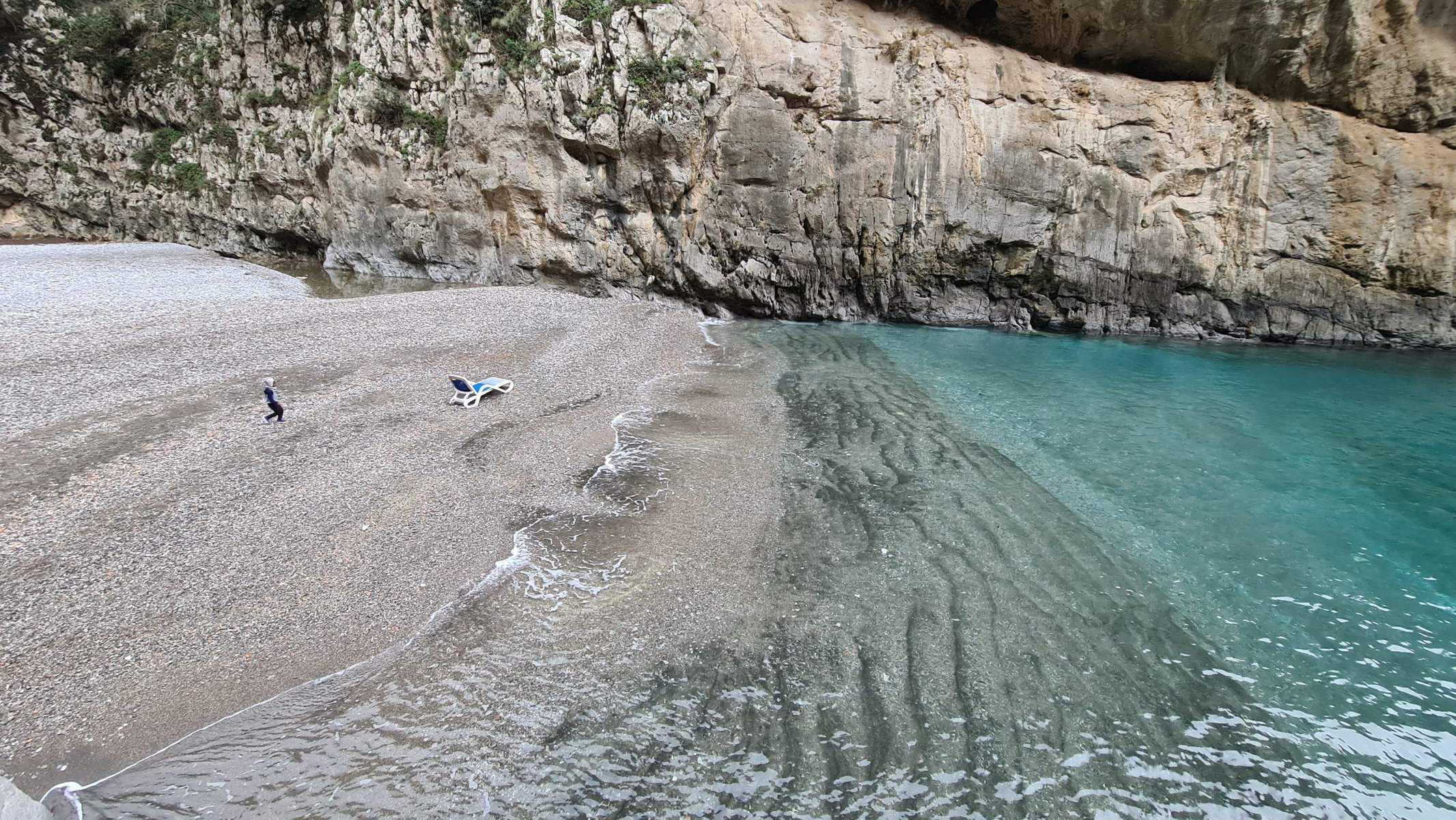 Spiaggia Fiordo di Furore in inverno Costiera Amalfitana tripilare 36