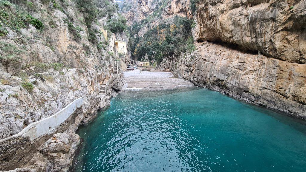 Spiaggia Fiordo di Furore in inverno Costiera Amalfitana tripilare 8